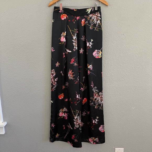 Victoria's Secret Satin Wide Leg Pajama Pants Size Small - Picture 1 of 4